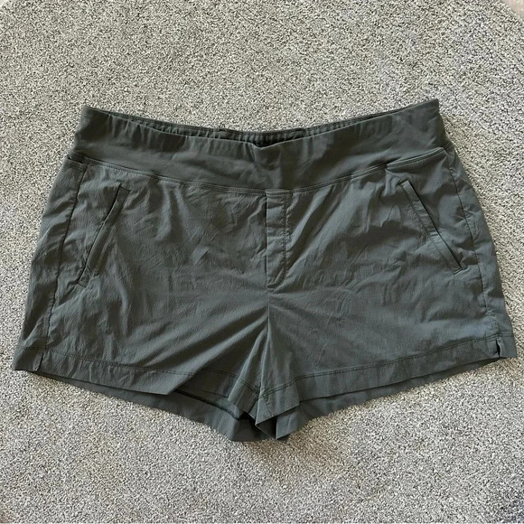 Athleta Pants - Athleta Trekkie North Shorts Size 24